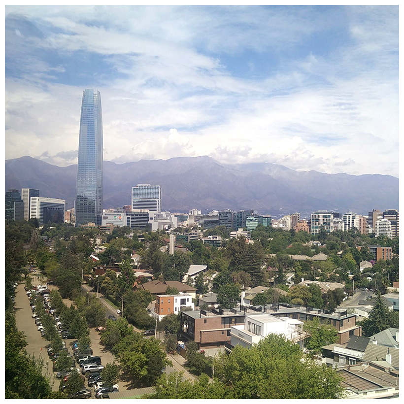 This image has an empty alt attribute; its file name is santiago_contact.jpg